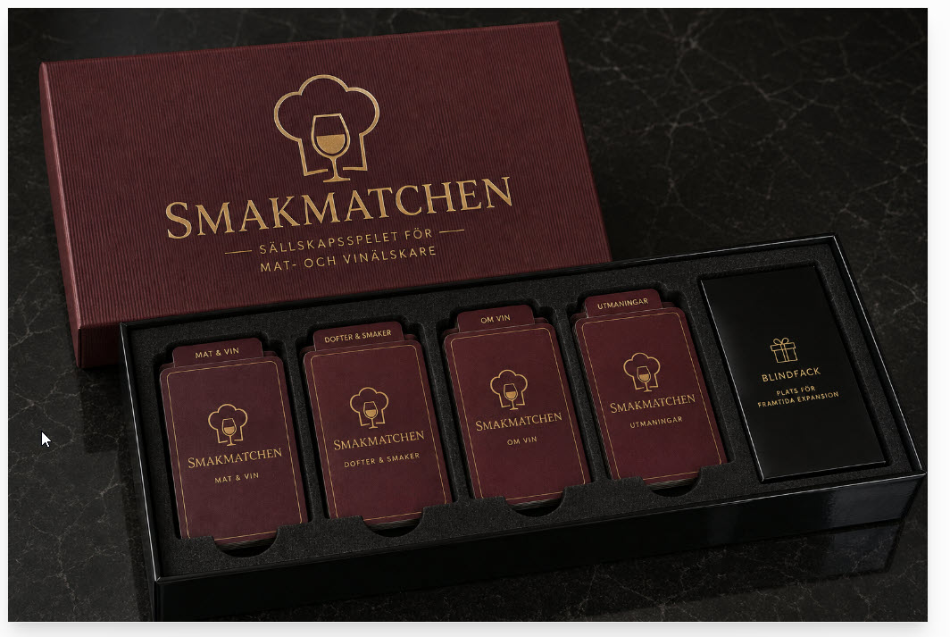 Smakmatchens vinröda spelbox och kortlekar på ett mörkt bord